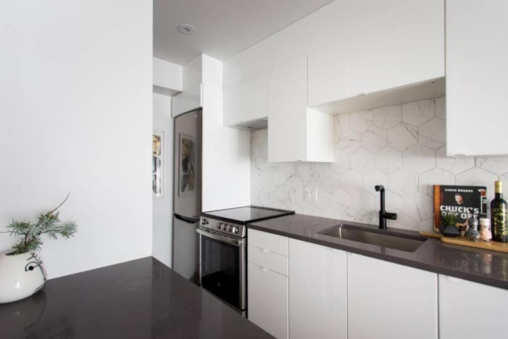 Wonderful Studio In Little Italy With Full Bath By Den Stays Montreal Exteriér fotografie