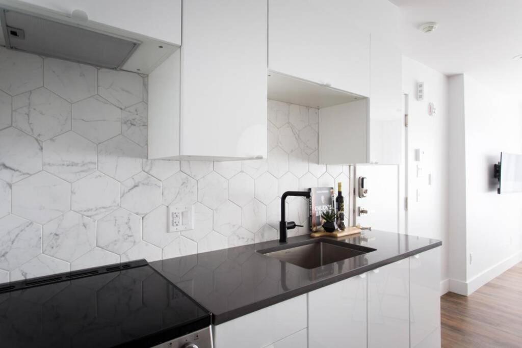 Wonderful Studio In Little Italy With Full Bath By Den Stays Montreal Exteriér fotografie